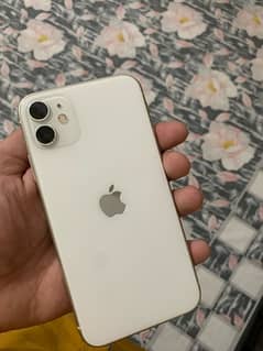 iPhone 11 all ok ha bss Apple ID lock ha jis ko smj ayy bss wo rabta k