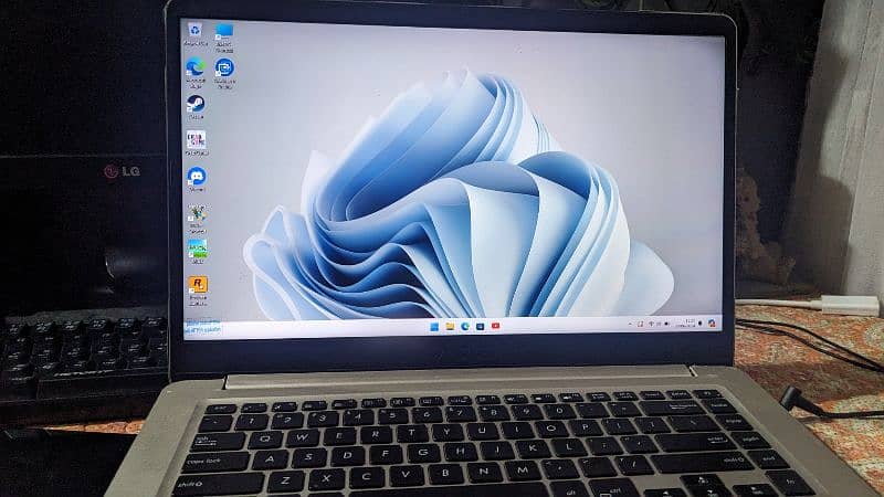 Asus VivoBook 15 (Read Ad First) Urgent 9