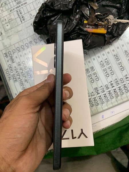 Vivo y17s 6+6\128  10 by 10 condition 3