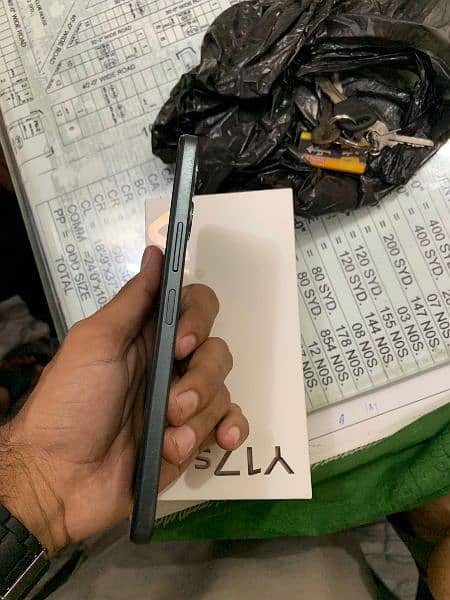 Vivo y17s 6+6\128  10 by 10 condition 4