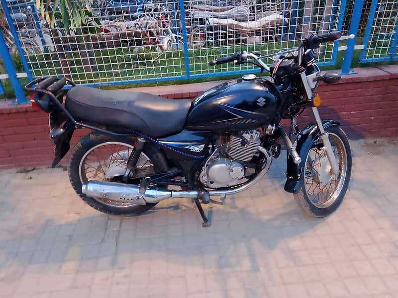 Suzuki GS 150 2015 1