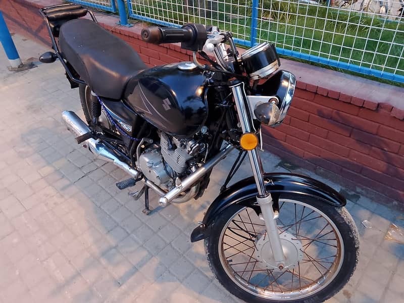 Suzuki GS 150 2015 2