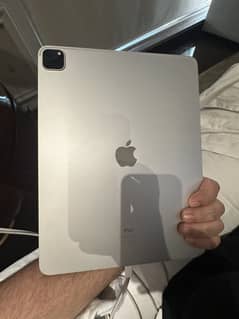 Ipad Pro 256 Gb 13 " inches 5th Gen With Box keyboard