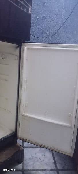 Electrolux Fridge Bara Wala hai urgent sell krna hai Condition 8.5/10 2