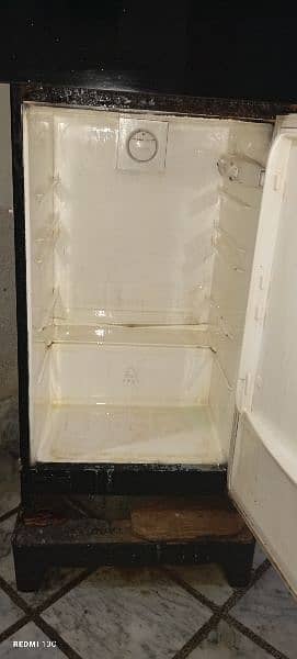 Electrolux Fridge Bara Wala hai urgent sell krna hai Condition 8.5/10 4