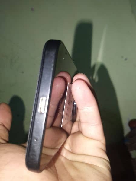 4G RAM 128GB 10 by 10 all okay 15 din use books charger available 4