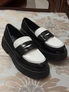 Dual tone laux loafers