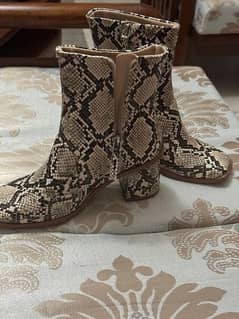 snake printed Boots 0