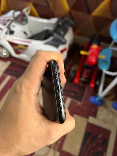 Iphone Xr black color 4