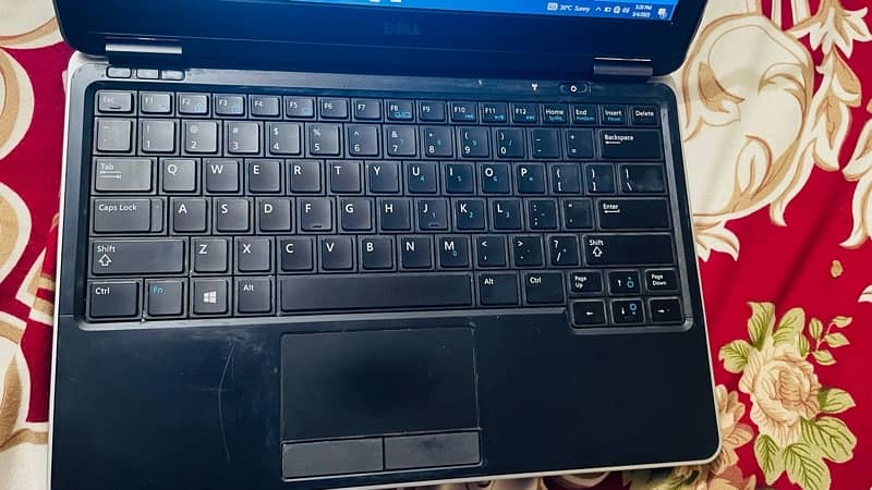 Dell Latitude E7240 Ultra Book 4