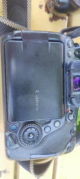 canon 80d with battery grip and 2 battery 2