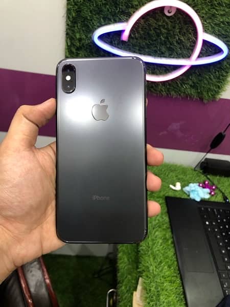 i phone xsmax / 11 pro max /- pta approved 512 gb /- 03461809478 7