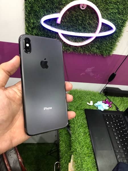 i phone xsmax / 11 pro max /- pta approved 512 gb /- 03461809478 8