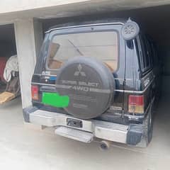 Mitsubishi Pajero 1990