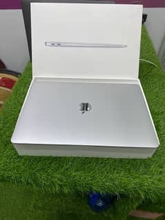 apple mac book / 2018 /- 03461809478 0