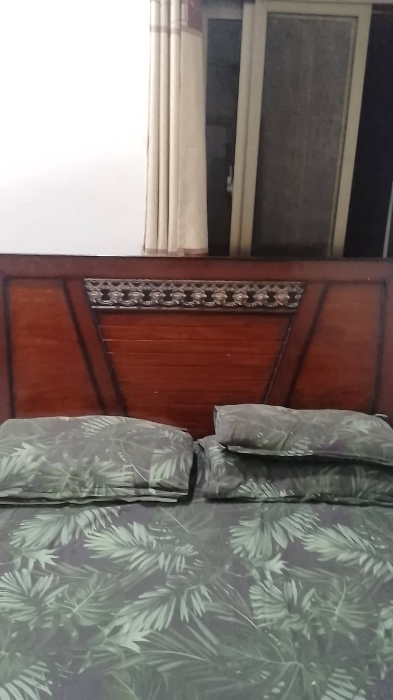 5 feet bed good quality new hai one month use 2