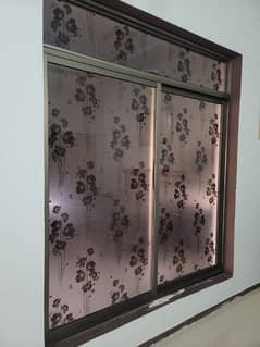 Aluminium glass window