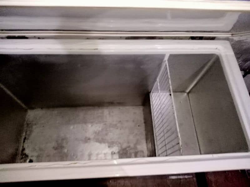 condition freezer 100% ok  03334124696 5