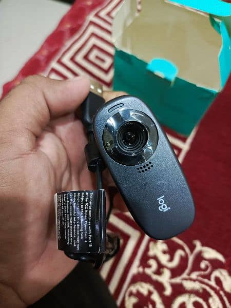 C310 HD WEBCAM  Essential HD 720p video calling 1