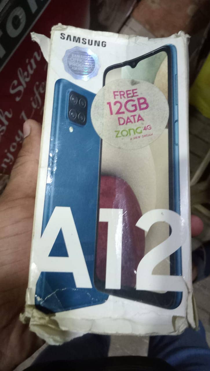 Sumsung a12 4.64gb panel change hy box charger saath hy 4