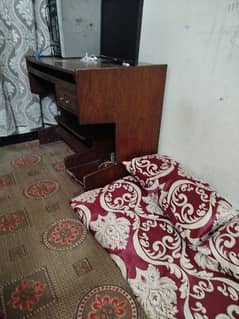 COMPUTER TABLE FORSALE WHATAPPS 03158058977