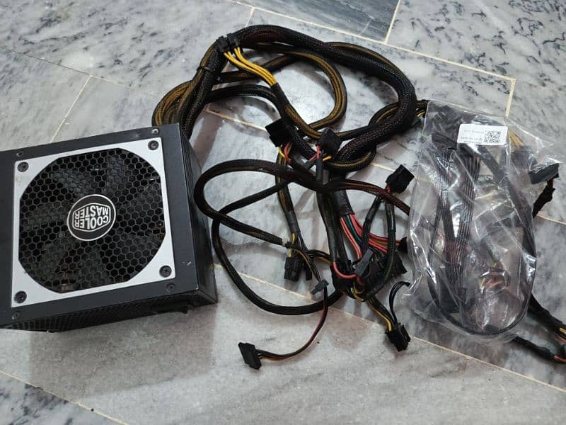 Cooler Master V750 Semi modular 80 plus Gold PSU 0