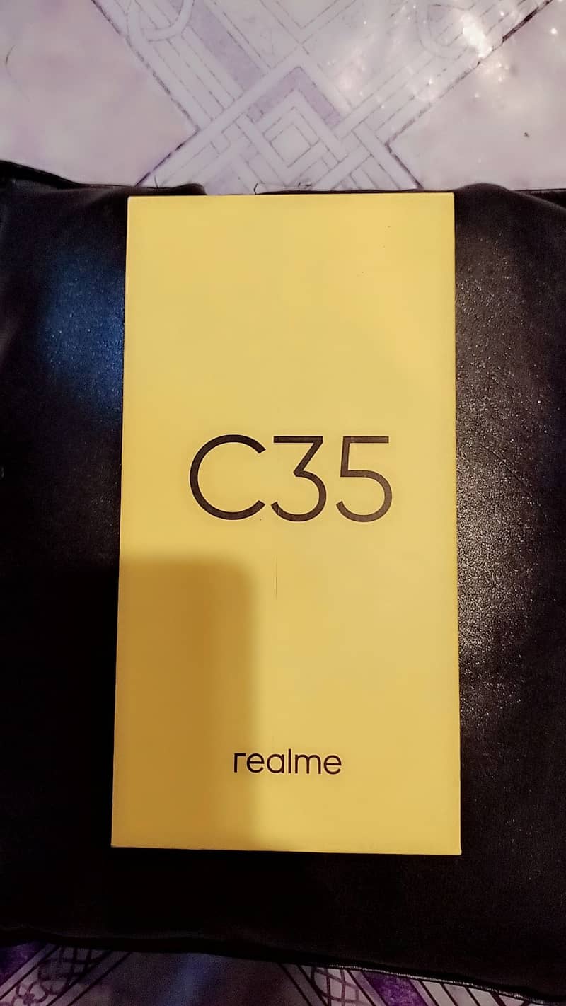 Realme C35 6