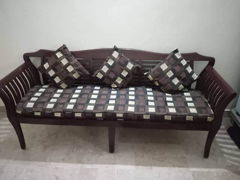 5 seater sofa set with center table and rug piece 2