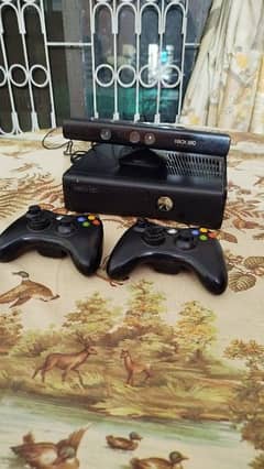 Xbox 360 slim with Kinect and 2 Controllers For Sale