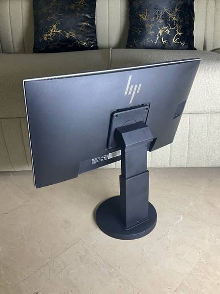 HP Borderless Monitor 24 inch 1