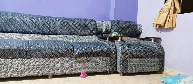 urgent I'm selling my 6 seater sofa set 4