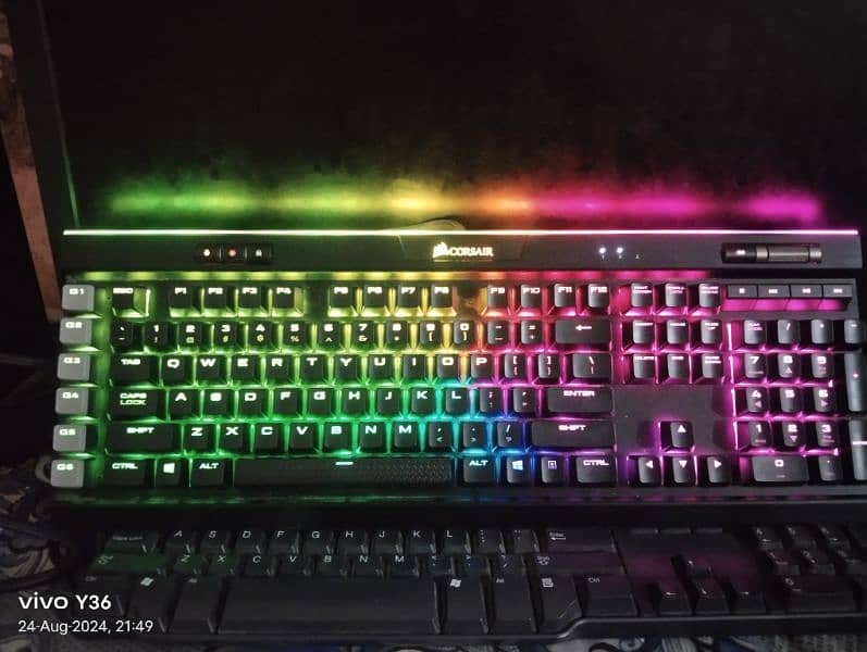 Corsair K95 Platinum keyboard 6