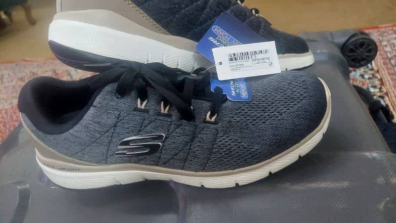 sketchers| light weight joggers| Euro 41/Usa8 2