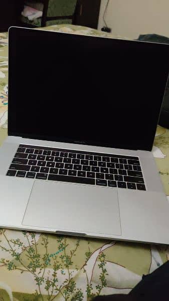 Macbook Pro 2017 15.4" inch Touchbar Core i7 16/256gb 1