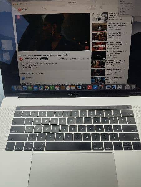 Macbook Pro 2017 15.4" inch Touchbar Core i7 16/256gb 3