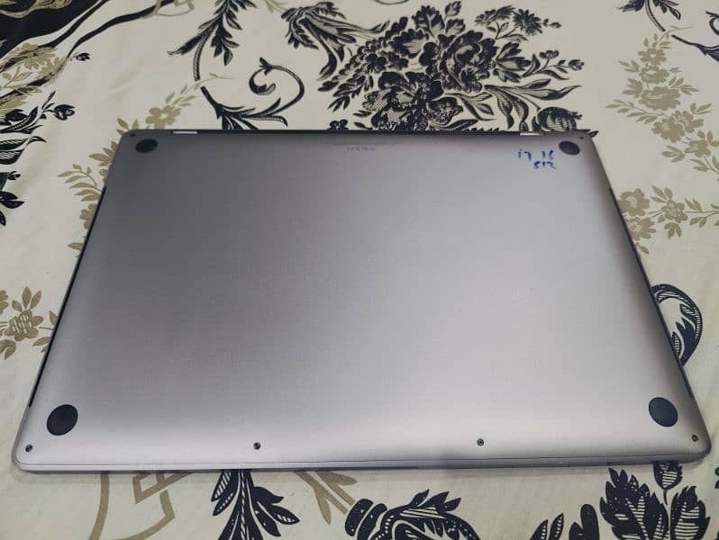 MacBook pro 2019 i7 16/512  16" with touch pannel 1