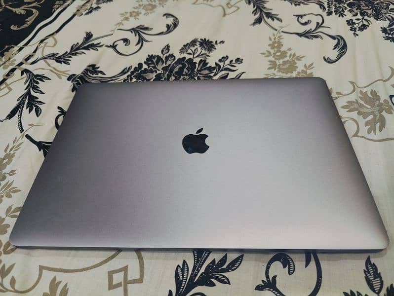 MacBook pro 2019 i7 16/512  16" with touch pannel 2