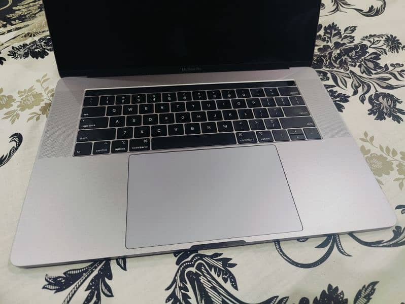 MacBook pro 2019 i7 16/512  16" with touch pannel 4