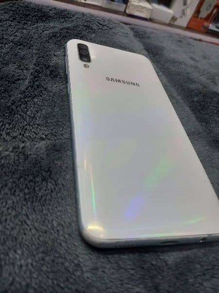 Samsung A50 4