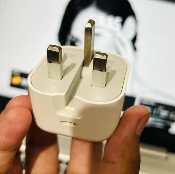 Apple original 20watt adaptor usb type C three plugs 2