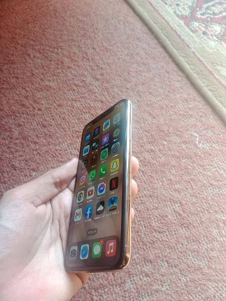 iphone xs gold colour NON PTA 64GB ALL OKAY SETT 10/10 0