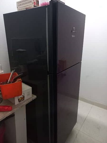 Medium size fridge, reflection model not in working condition 5