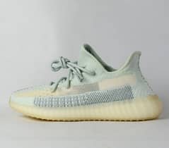 Yeeezy 350 V2 Cloud Whitee