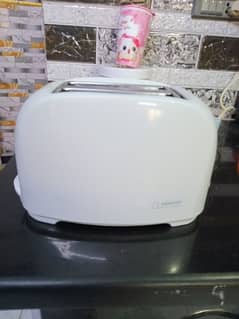 toaster machine 2 breads 10/9 condition new but without box