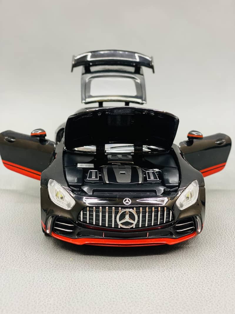 Mercedes-Benz GT AMG Scale 1:24 Diecast Model Metal body car 2