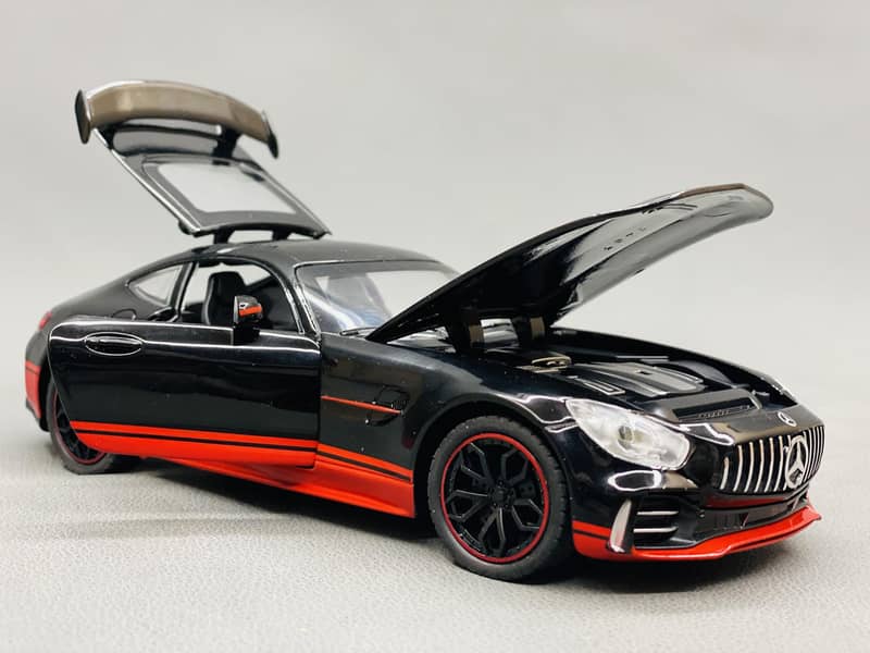 Mercedes-Benz GT AMG Scale 1:24 Diecast Model Metal body car 3