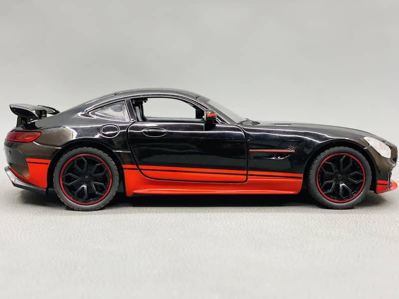 Mercedes-Benz GT AMG Scale 1:24 Diecast Model Metal body car 8