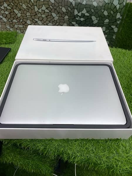 APPLE MACBOOK AIR 2017 WITH BOX 10/10Us Whatsapp 03215984936 9