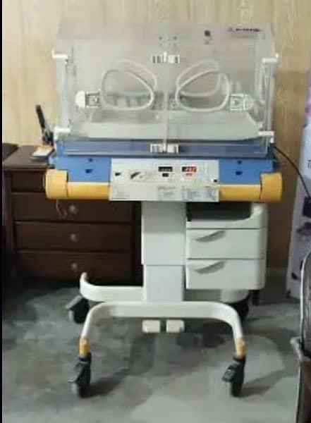 Baby incubator Drager 1