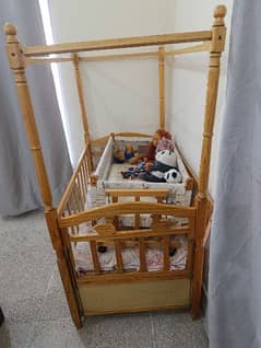 baby crib with cot in excellent condition 10/10